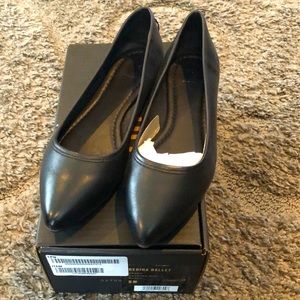 9m Frye Regina Ballet Black Flats